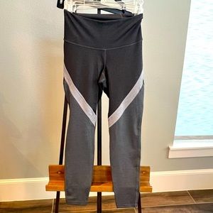 Old navy 7/8 length leggings. Size Small